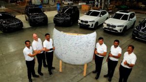 BMW launches 1 lac+ car